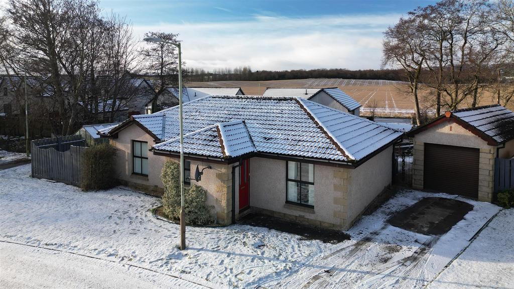 Innewan Gardens, Bankfoot, Perth 3 bed detached bungalow for sale £