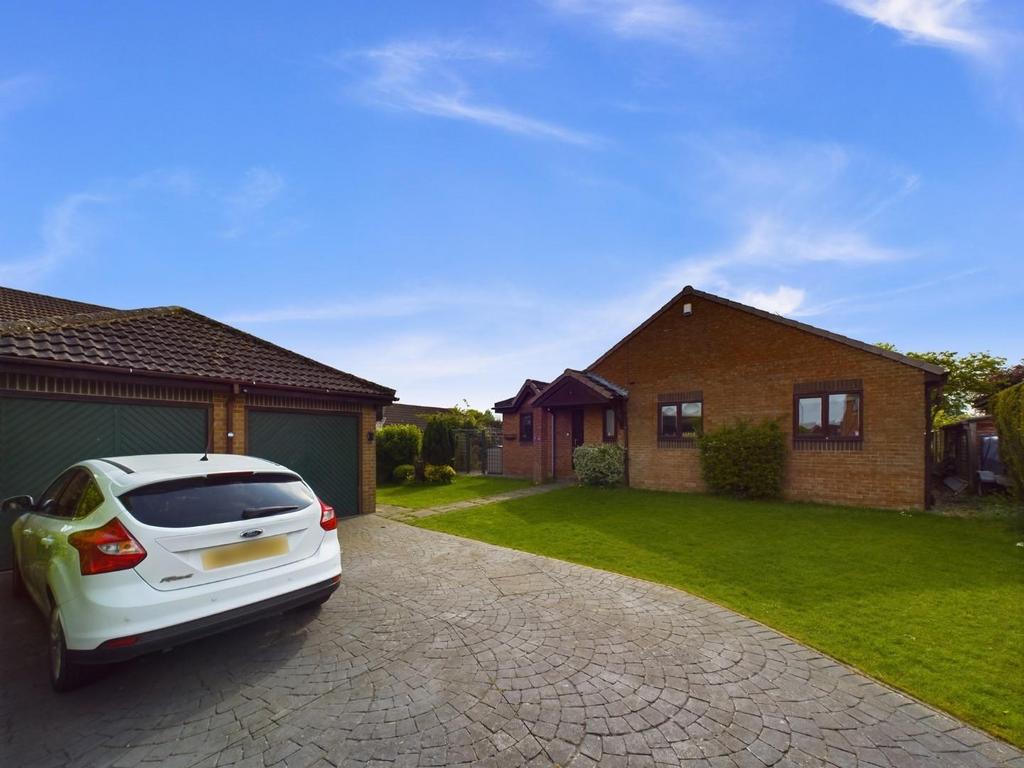 Mallard Avenue, Leven, Beverley, HU17... 3 bed detached bungalow for