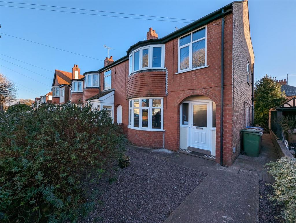 Queensgate, Bridlington 3 bed semidetached house for sale £185,000