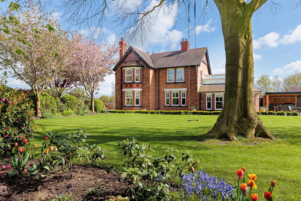 Meadow Bank, Wrenbury Road, Nantwich 4 bed detached house for sale £