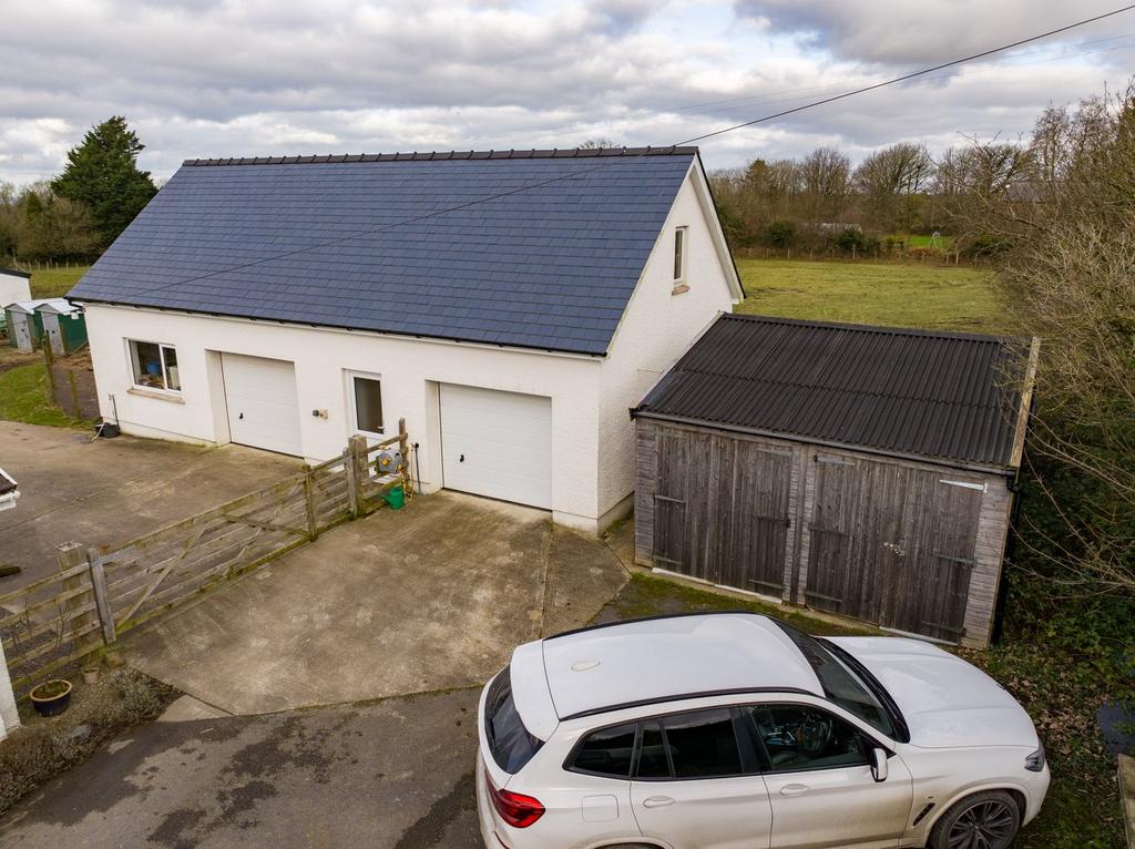 Cross Inn, Llanon, SY23 3 bed property with land for sale £525,000