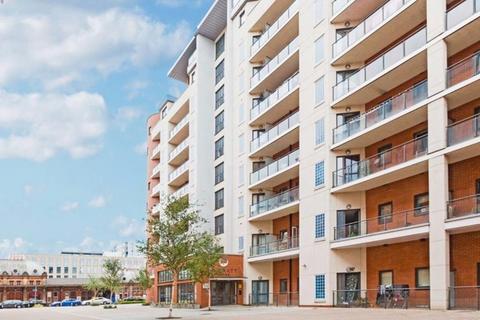 3 bedroom flat for sale - Grays Place, Slough SL2