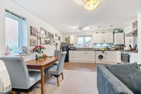 2 bedroom flat for sale, Shetland Close, Cranleigh, GU6