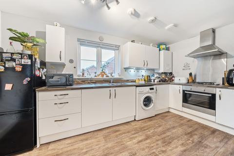 2 bedroom flat for sale, Shetland Close, Cranleigh, GU6