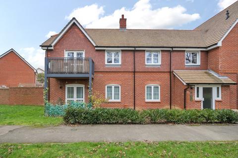 2 bedroom flat for sale, Shetland Close, Cranleigh, GU6