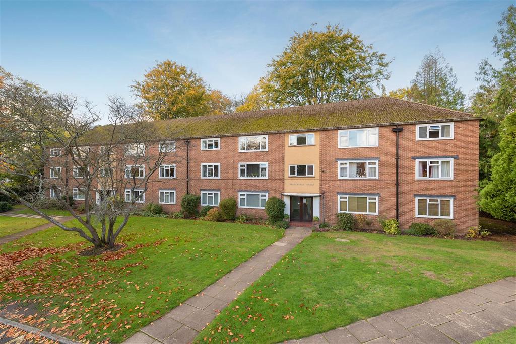 Trotsworth Court, Virginia Water 2 bed flat for sale £310,000