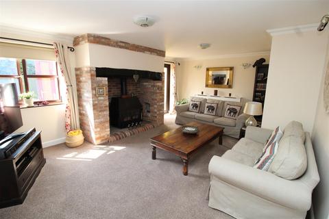 3 bedroom detached house for sale, Holly Cottage, Great North Road, Cromwell, Newark