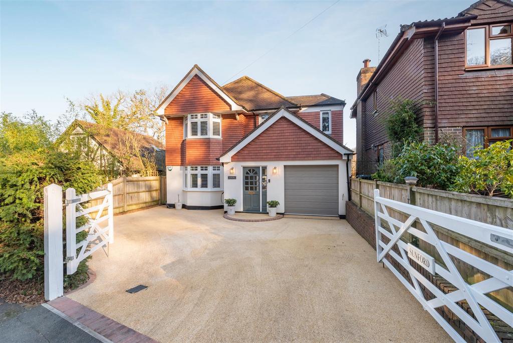 Wellington Avenue, Virginia Water 4 bed detached house for sale £