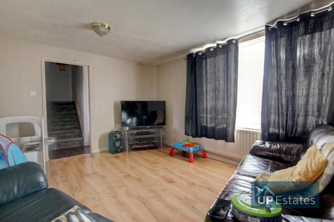 4 bedroom end of terrace house for sale, Dunsmore Avenue, Coventry