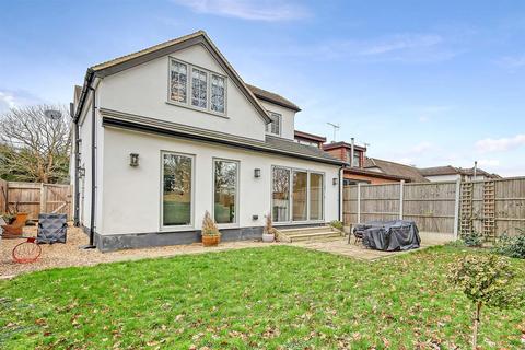 10 Pine Close, Ingatestone, CM4 9EG