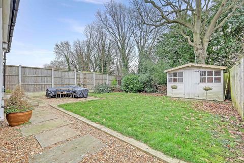 10 Pine Close, Ingatestone, CM4 9EG
