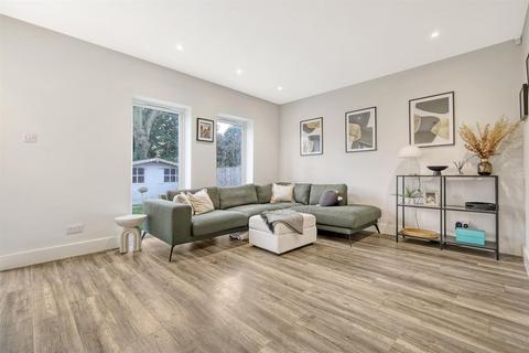 10 Pine Close, Ingatestone, CM4 9EG