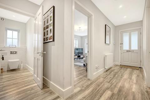 10 Pine Close, Ingatestone, CM4 9EG
