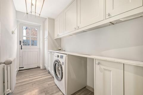 10 Pine Close, Ingatestone, CM4 9EG