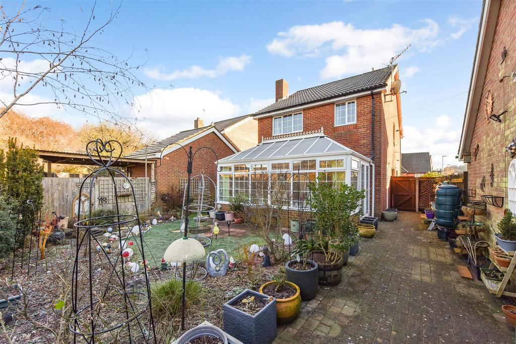 Horndean/Clanfield Borders 4 bed detached house for sale £400,000