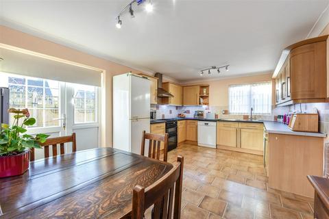 4 bedroom detached house for sale - Horndean/Clanfield Borders