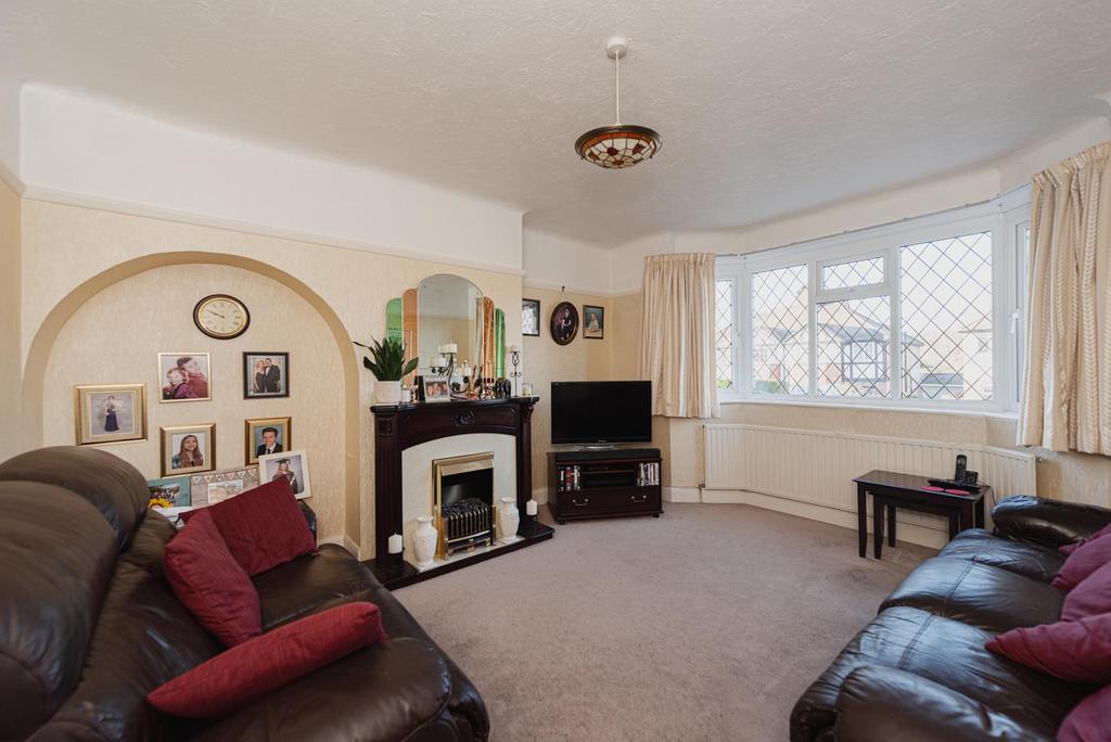 Parklawn Avenue, Epsom 3 bed semidetached house for sale £750,000
