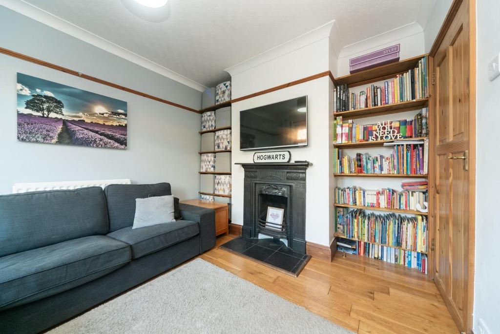 Sanway Close, West Byfleet KT14 3 bed terraced house for sale £430,000