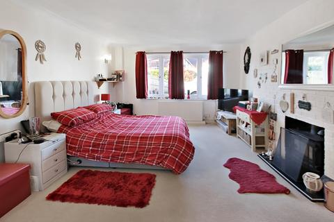 4 bedroom detached house for sale, Rowplatt Lane, Felbridge, RH19