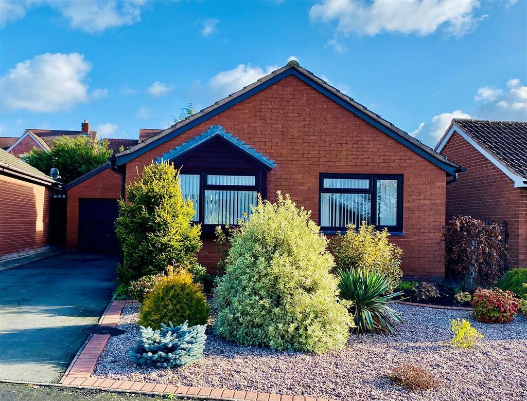 48 Falcons Way, Shrewsbury, SY3 8ZG 2 bed detached bungalow for sale