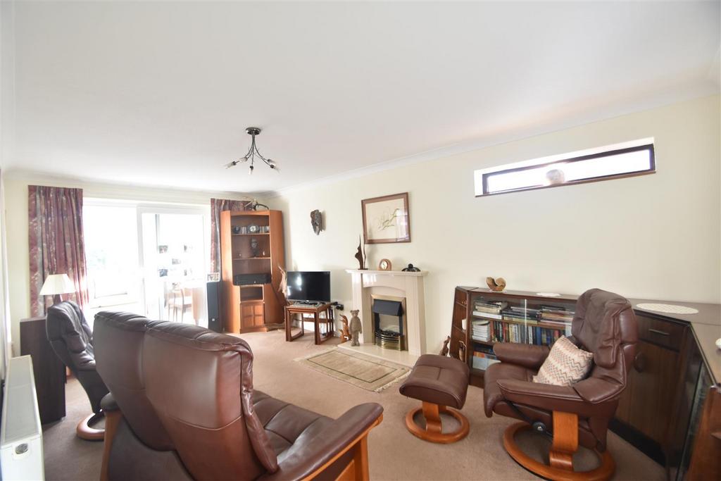 48 Falcons Way, Shrewsbury, SY3 8ZG 2 bed detached bungalow for sale