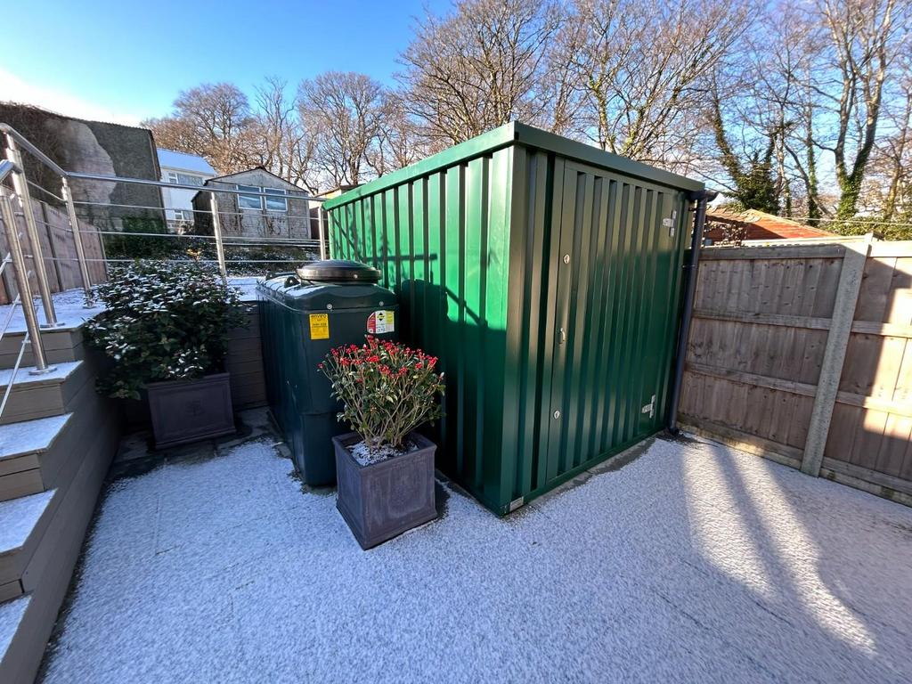 Rear Patio.JPG