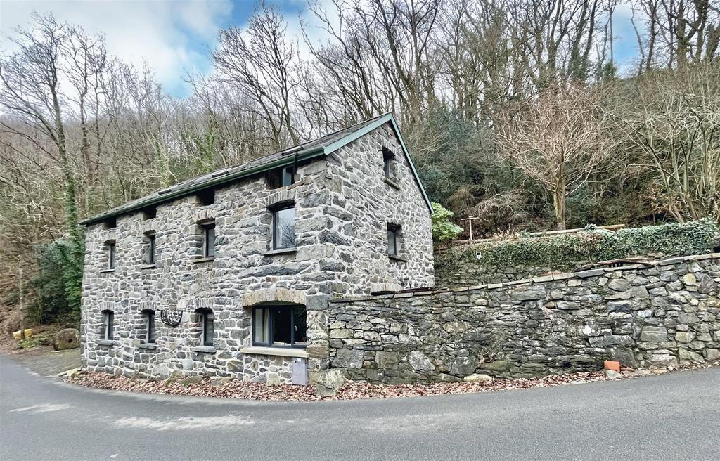Maenan, Llanrwst 4 bed house for sale £495,000