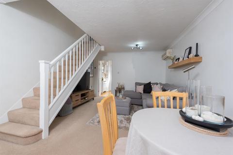 2 bedroom end of terrace house for sale, Wights Walk, Basingstoke RG22