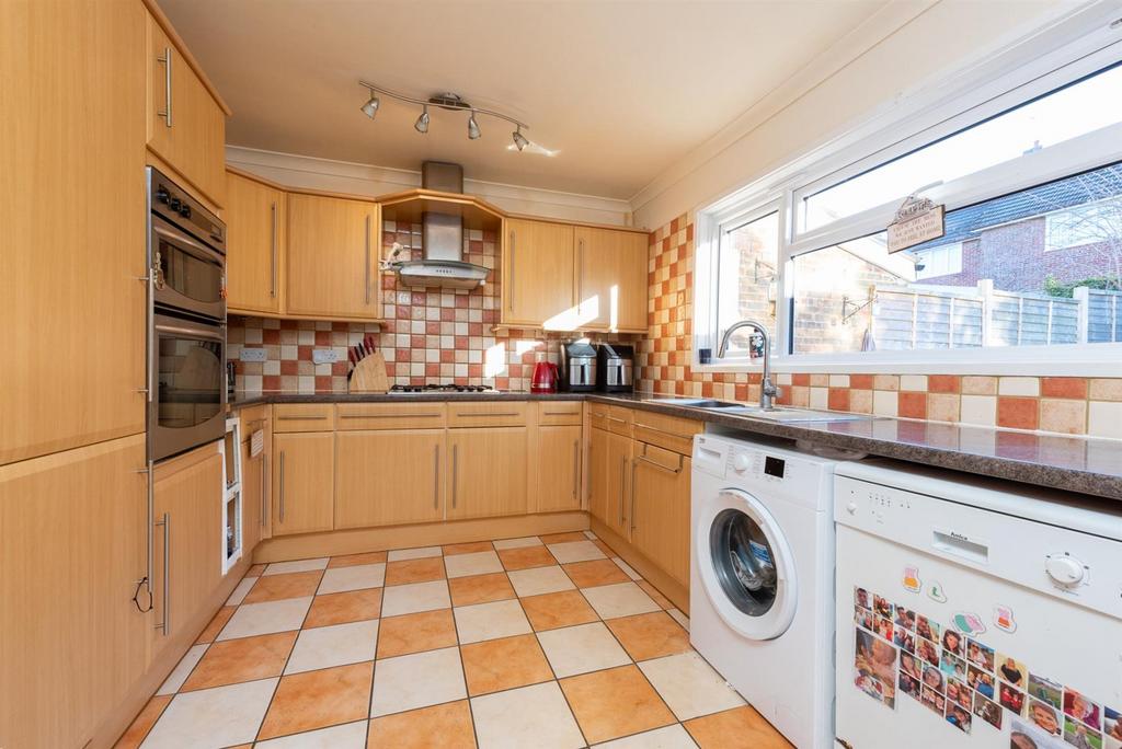 Kenilworth Road, Basingstoke RG23 3 bed end of terrace house for sale
