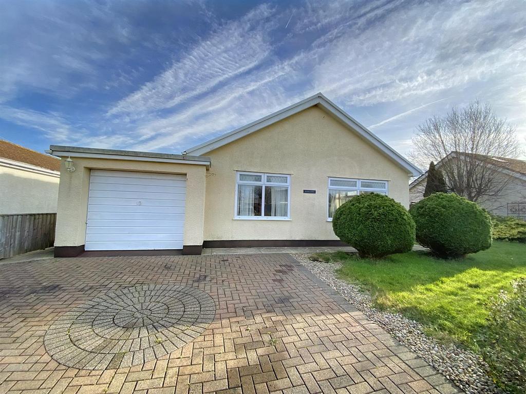Cleggars Park, Lamphey, Pembroke 3 bed detached bungalow for sale £