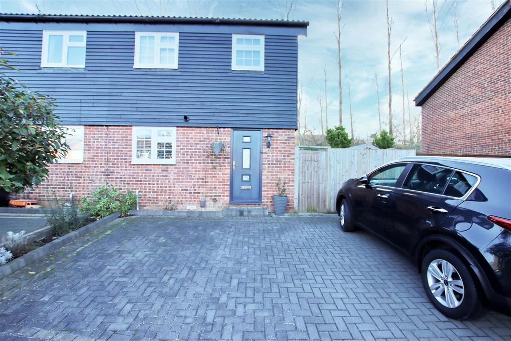 Wilcox Close, Borehamwood 3 bed semidetached house for sale £535,000