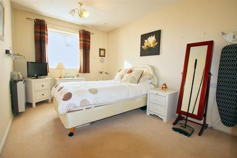 1 bedroom flat for sale, Furzehill Road, Borehamwood