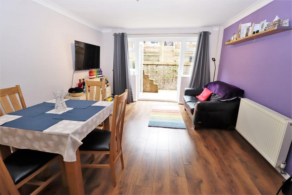 St Benedicts Close, ALDERSHOT GU11 2 bed end of terrace house for sale
