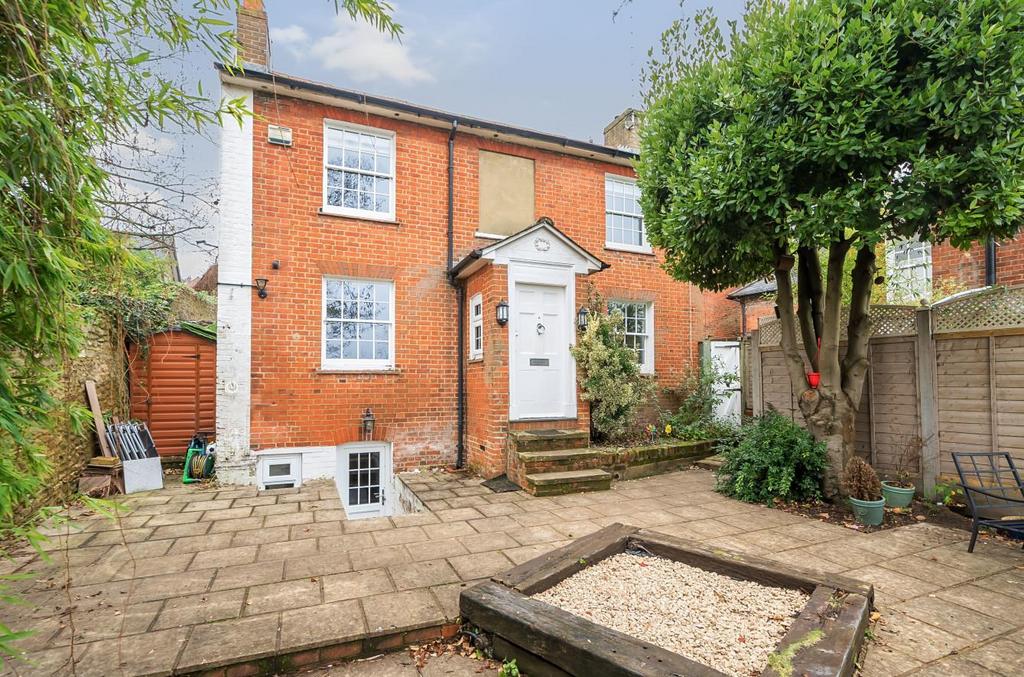 The Mount, Guildford 3 bed detached house for sale £595,000