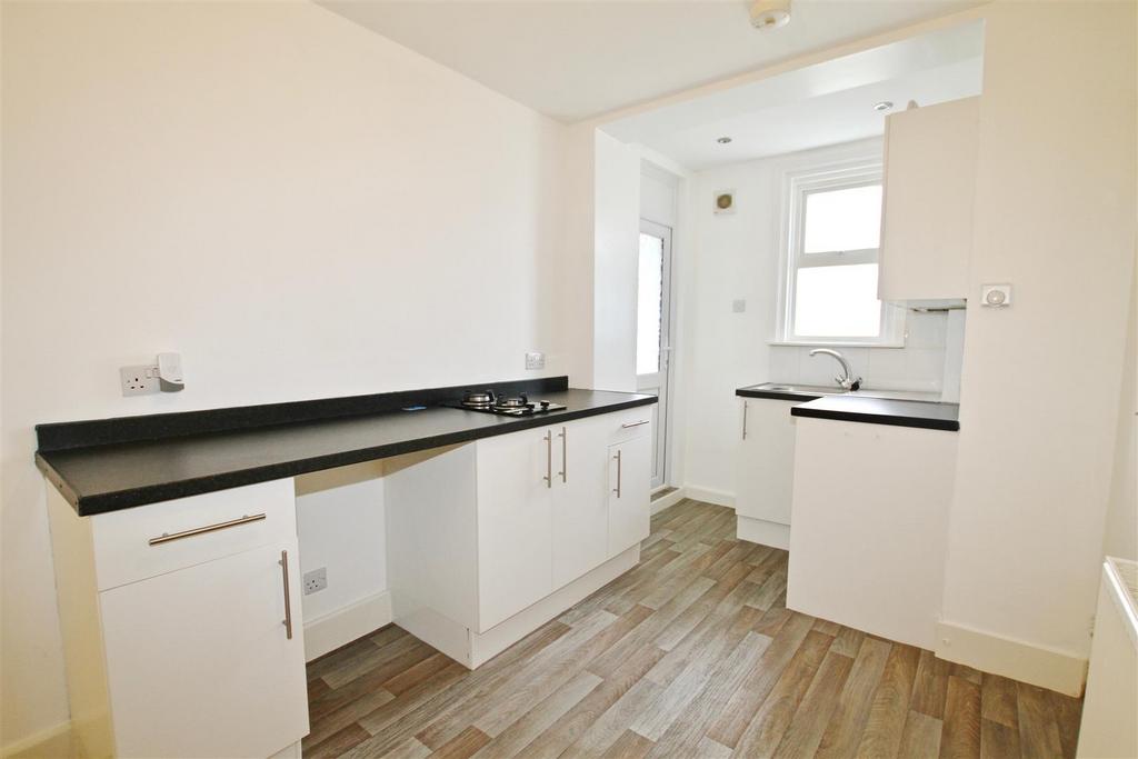 Carlingford Drive, WestcliffOnSea Studio £825 pcm (£190 pw)