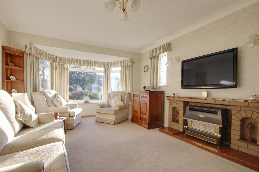 Fernhurst Drive, GoringBySea, Worthing 3 bed detached bungalow for