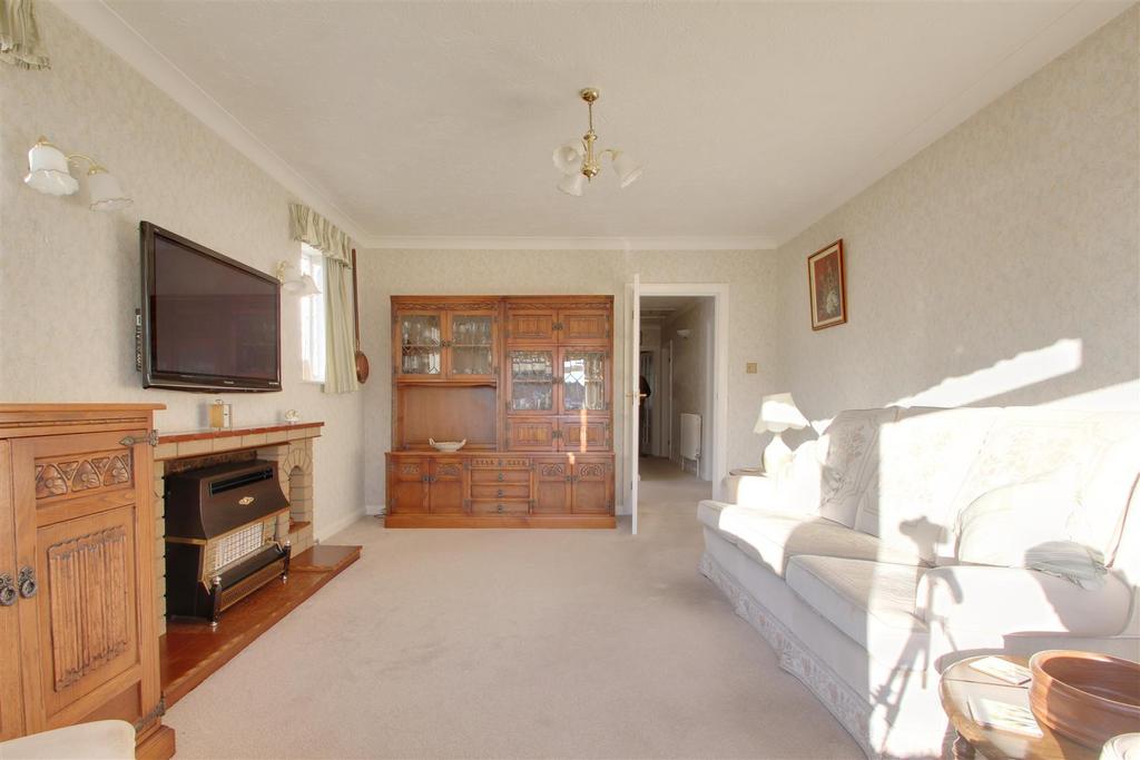 Fernhurst Drive, GoringBySea, Worthing 3 bed detached bungalow for