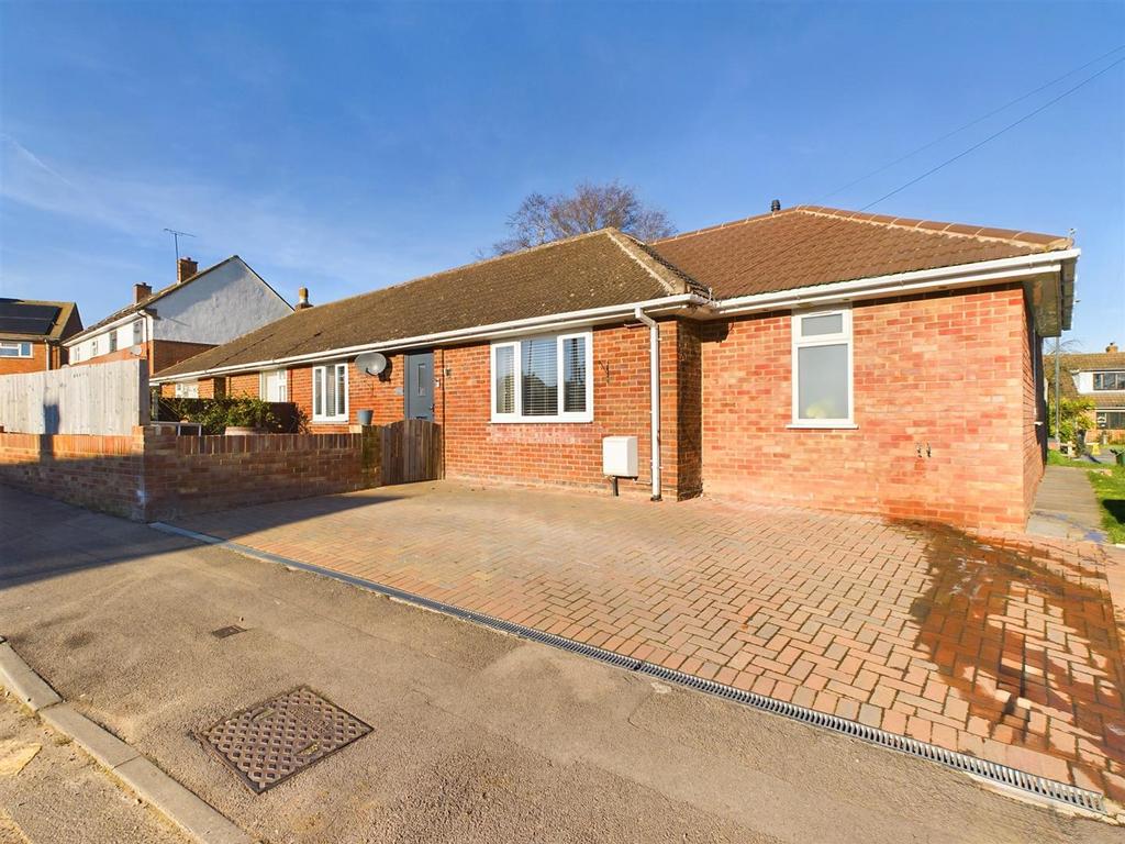 Glebe Road, Newent 3 bed semidetached bungalow for sale £325,000