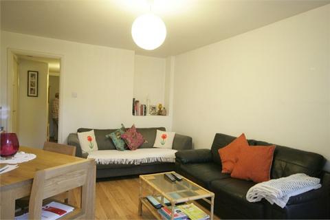2 bedroom ground floor maisonette to rent, Brixton Road, London SW9
