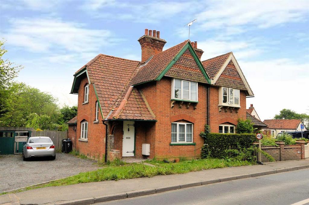 Fiddlers Hamlet, Epping 3 bed semidetached house £435,000