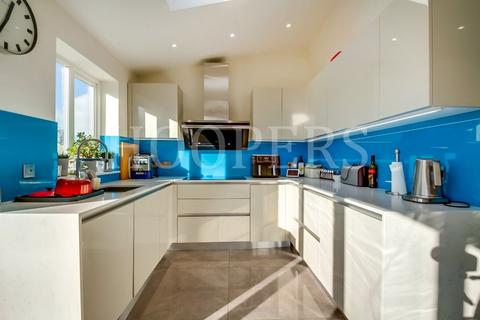 60 Vincent Gardens, London, NW2 7RP