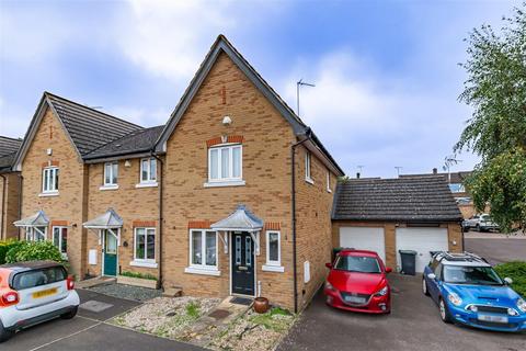 3 bedroom end of terrace house for sale, Turners Court, Abridge