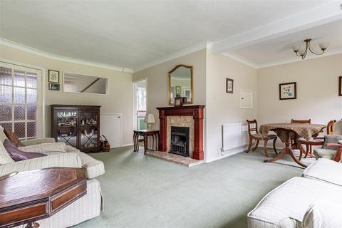 13 Hornbeam Road, Theydon Bois, Epping, CM16 7JU