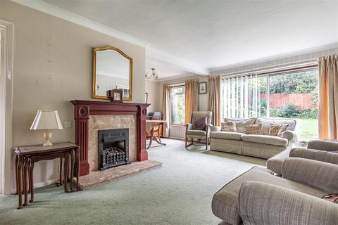 13 Hornbeam Road, Theydon Bois, Epping, CM16 7JU