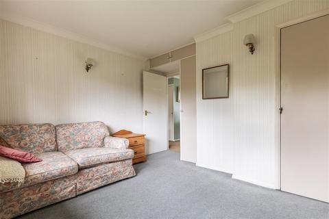 13 Hornbeam Road, Theydon Bois, Epping, CM16 7JU