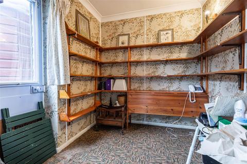 13 Hornbeam Road, Theydon Bois, Epping, CM16 7JU