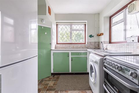 13 Hornbeam Road, Theydon Bois, Epping, CM16 7JU