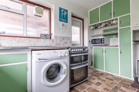 13 Hornbeam Road, Theydon Bois, Epping, CM16 7JU