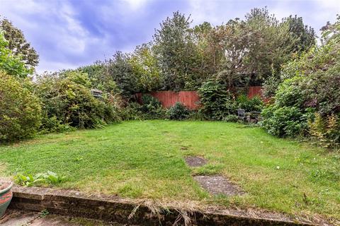 13 Hornbeam Road, Theydon Bois, Epping, CM16 7JU