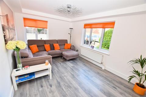 22 Abbotsleigh Road, South Woodham Ferrers, Chelmsford, CM3 5SS